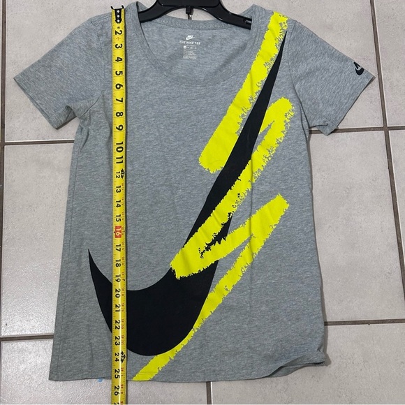 The Nike Tee Women Gray Shirt Active Nike Size XS. - Picture 7 of 7